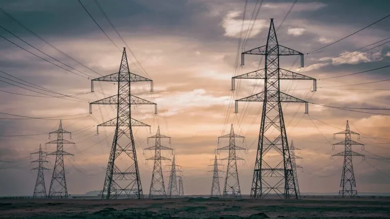 Eletrobras, Energisa e EDP arrematam lotes de leilão de transmissão