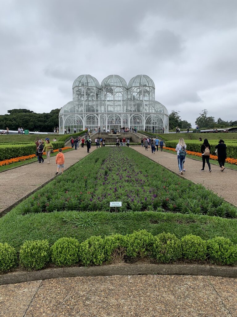 Curitiba: Conheça a Cidade dos Parques, Cultura Vibrante e Planejamento Urbano Inovador